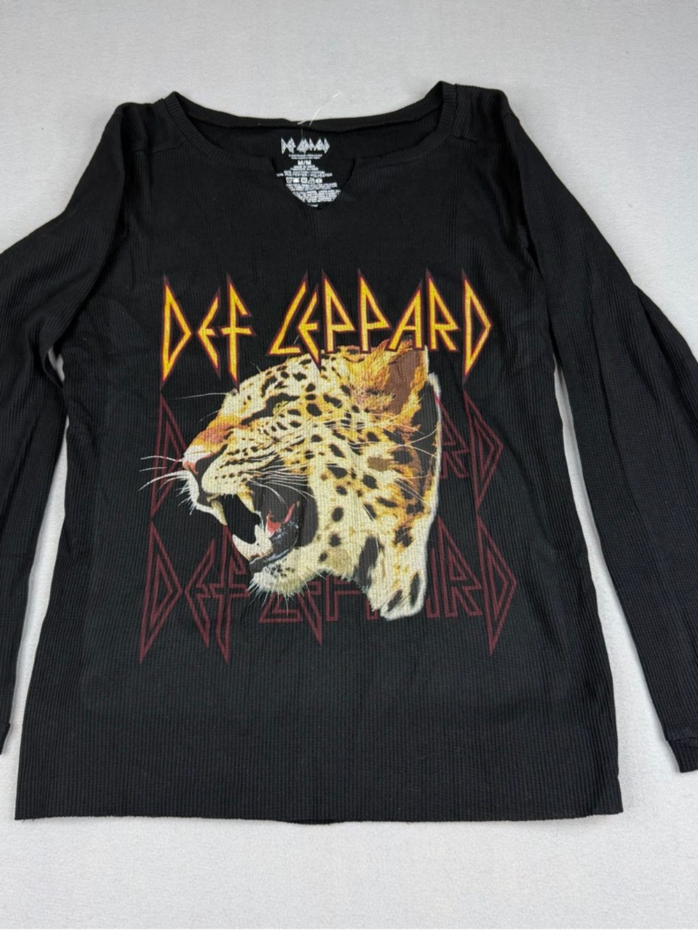Def Leppard Leopard Graphic Thermal Shirt Black Long Sleeve Rock Band M NWOT